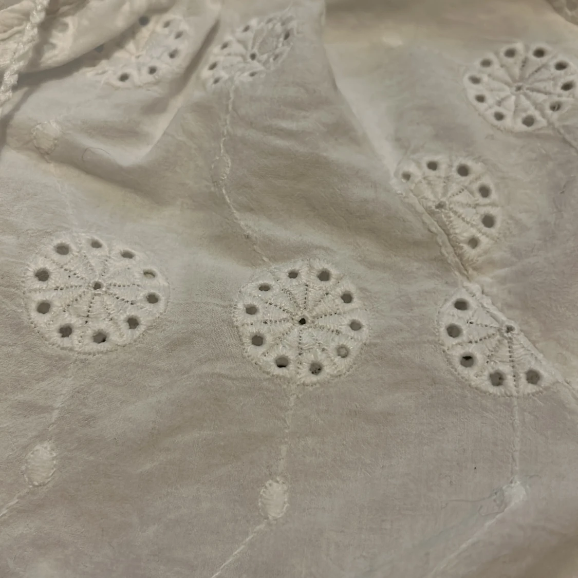 Vit broderad topp - 92