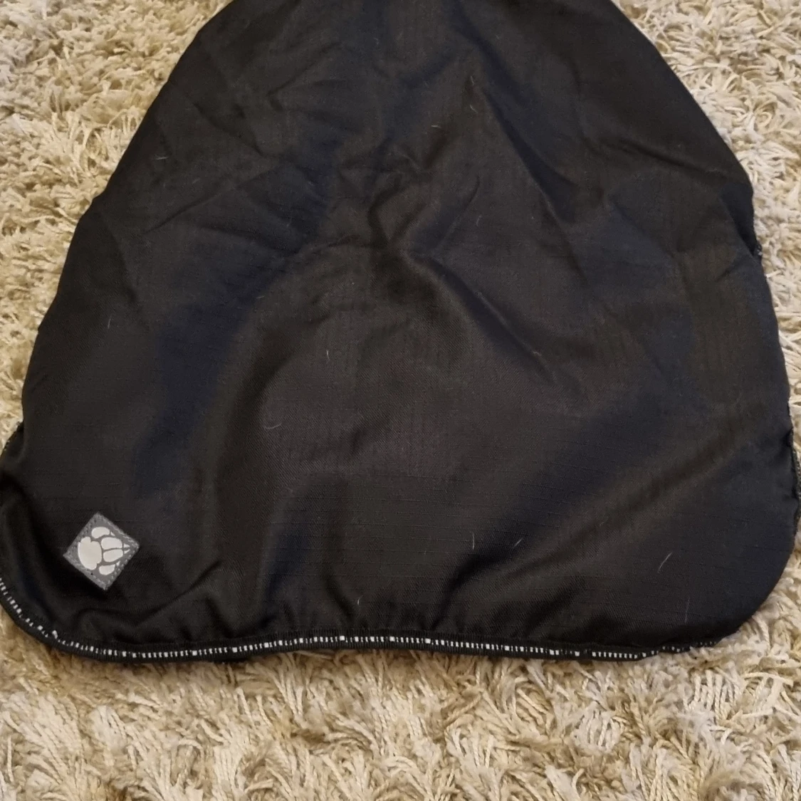 Svart allvädersjacka