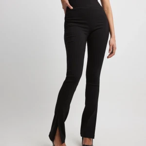 Slim fit superstretch byxor med slits  - Jätte snygga byxor , HELT NYA! 