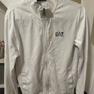 ARMANI EA7  - Armani EA7 ZIP sweatshirt   Storlek S, passar även M  