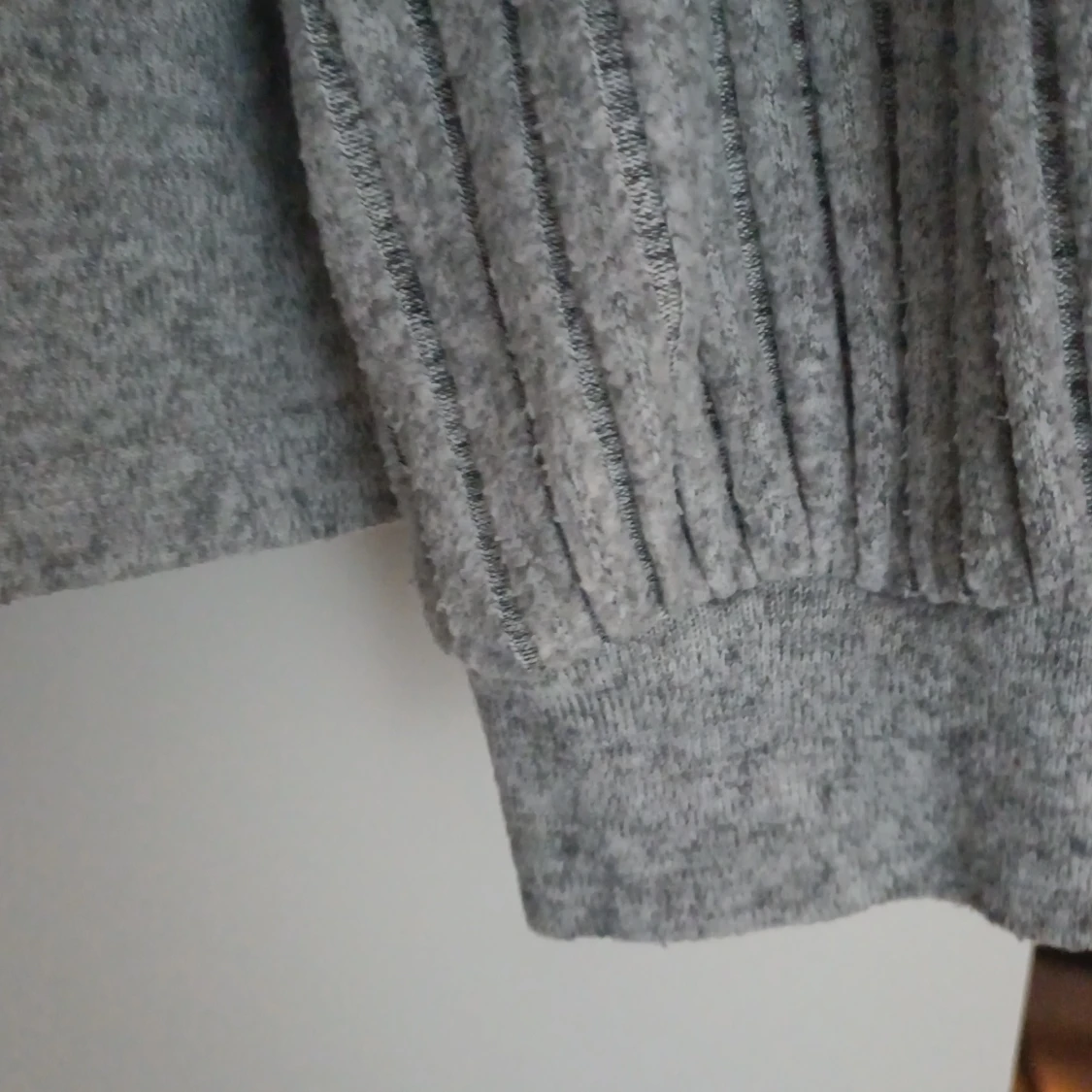 Grå tröja med knappar - 91