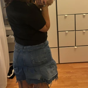 Volang kjol  - Egen sydd volang kjol från jeans ifrån zara. 