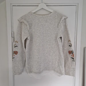 Tröja - Är som ny, tröjan har bara använts ett par fåtal gånger.