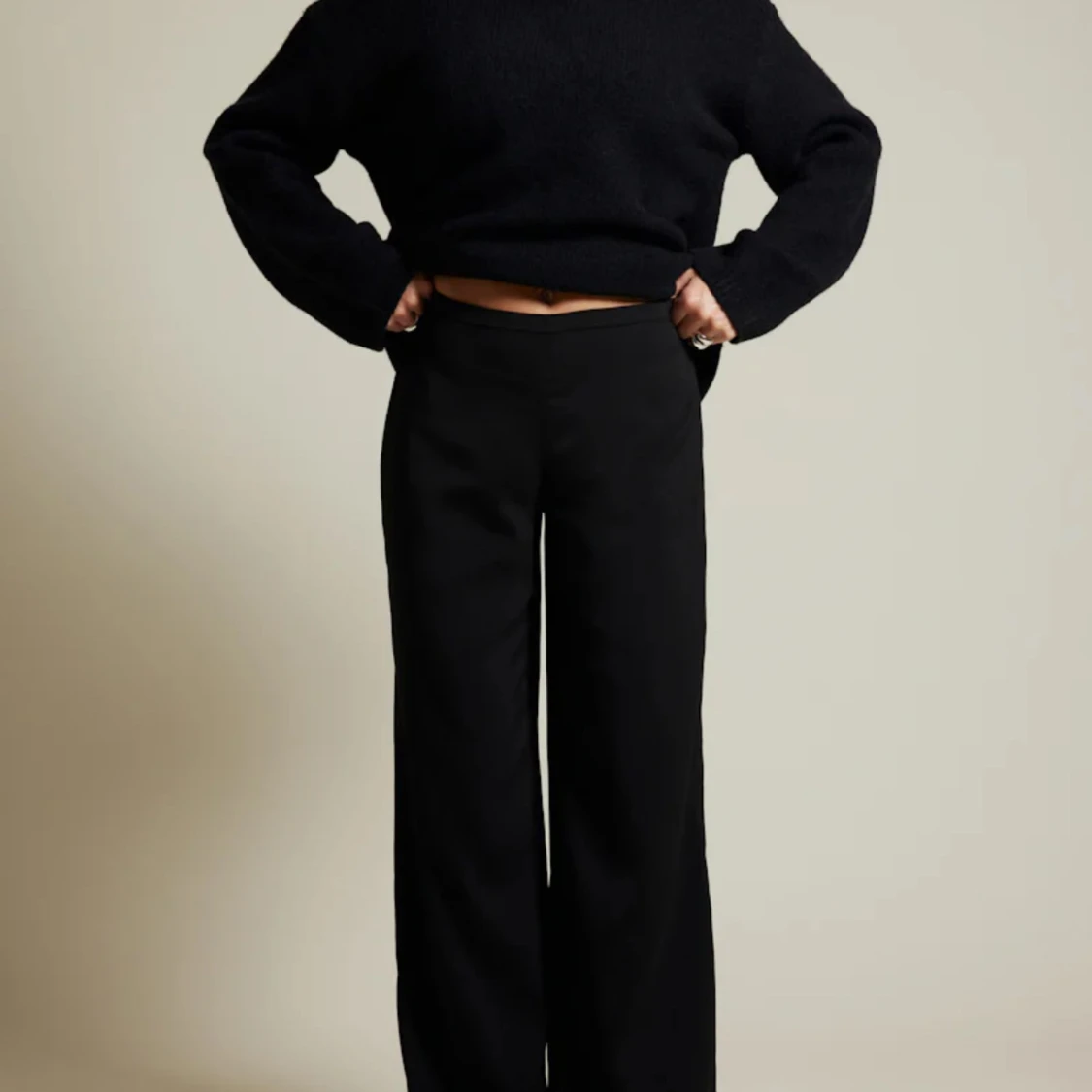 Svarta kostymbyxor