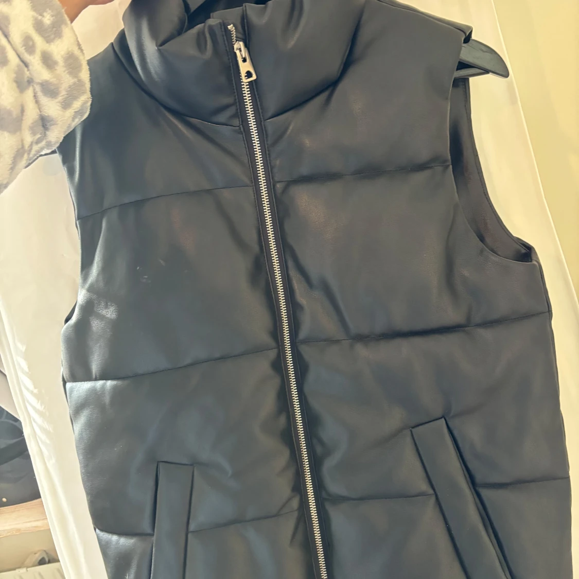 Fejk skinn väst - 90