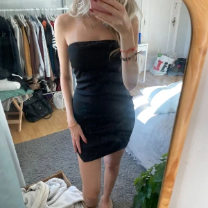 Svart bandou klänning  - Aldrig använd 