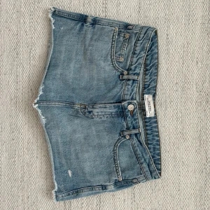 Korta jeans shorts/kjol - Super cute skirt/shorts from Zara in size S.