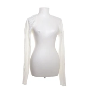 Kofta - Säljer den här söta koftan som jag köpt från Sellpy, den är i fint skick💞