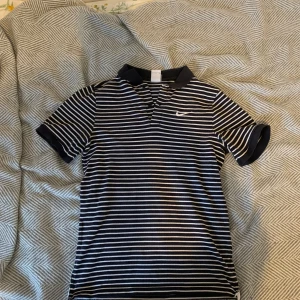 Nike piké - Riktigt fräsch randig piké