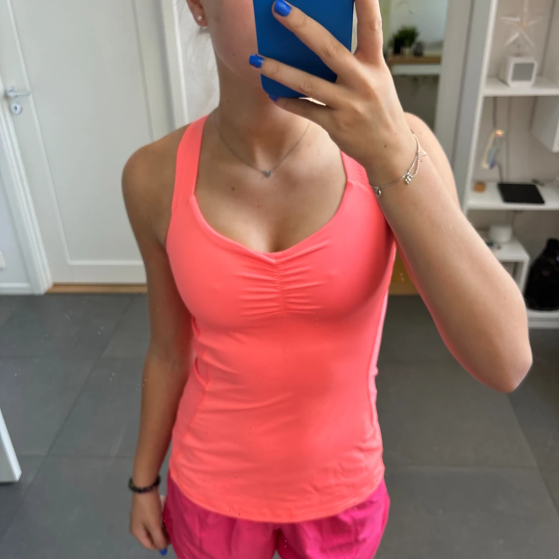 Lululemon träningslinne med inbyggd bh