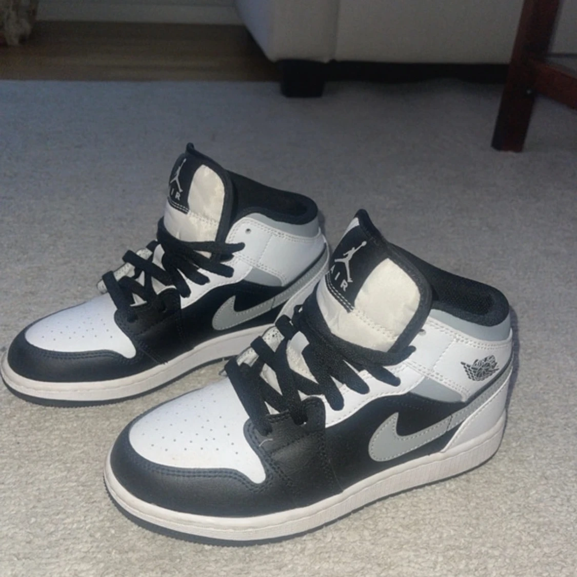 Jordan 1 mids - 1