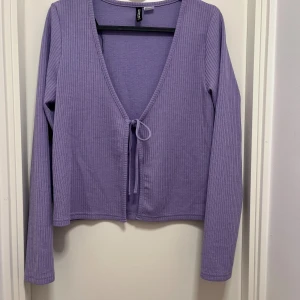 Kofta - Säljer en kofta från hm 