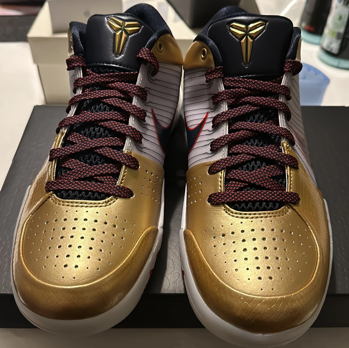 Nike Kobe IV Protro i guld och mörk obsidian