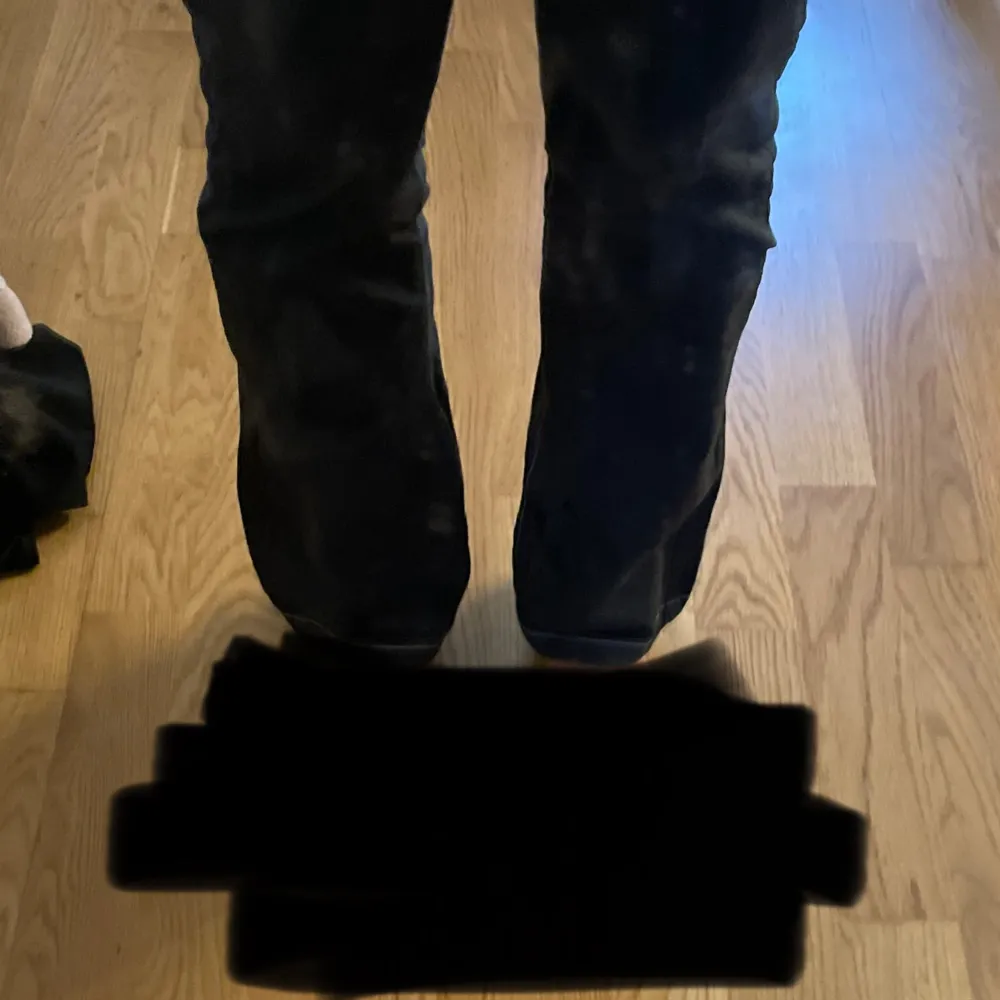 Ltb jeans i modellen valerie bootcut och lågmidjade. De har vita sömmar med tiedye mönster. Köpta här på plick men passade inte så säljer vidare. Pris kan diskuteras vid snabb affär!. Jeans & Byxor.