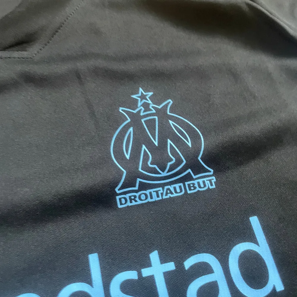 Fotbollströja helt ny oanvänd storlek S passar M också . T-shirts.