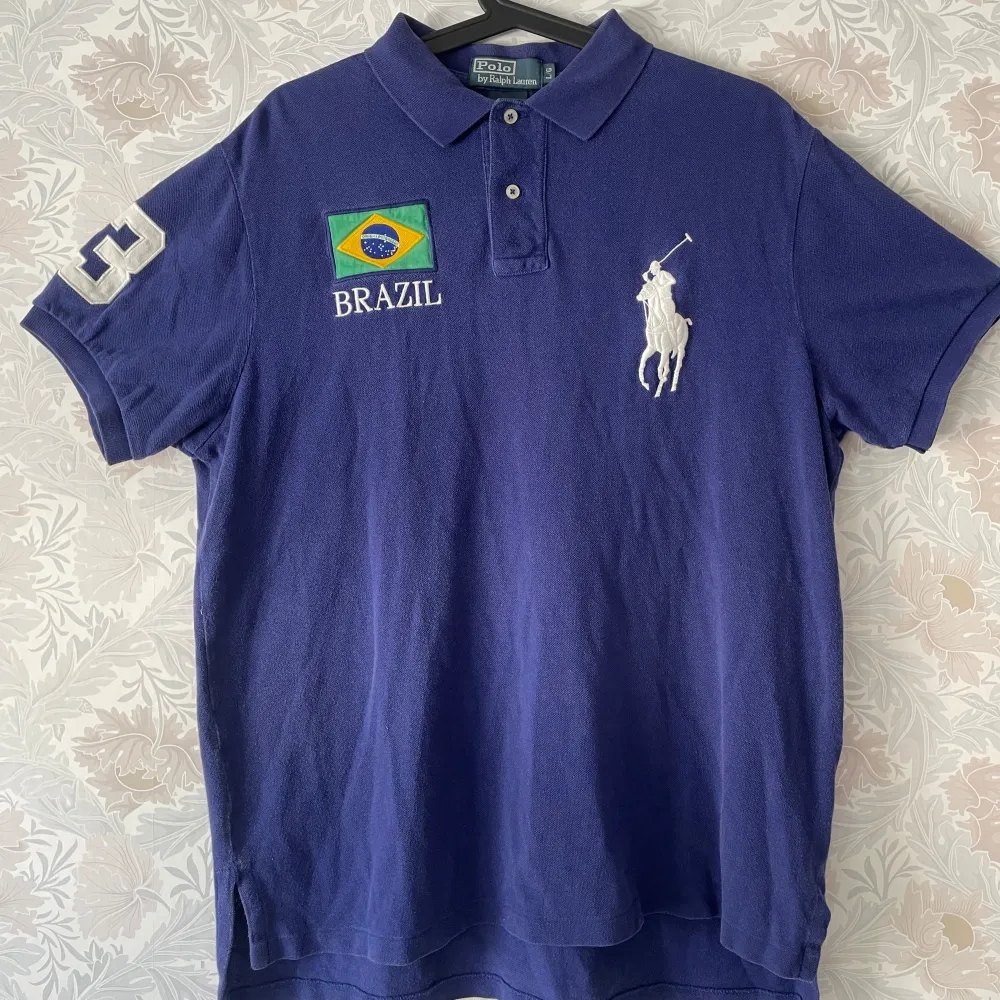 Ralph Lauren Brazil Polo LARGE  . T-shirts.