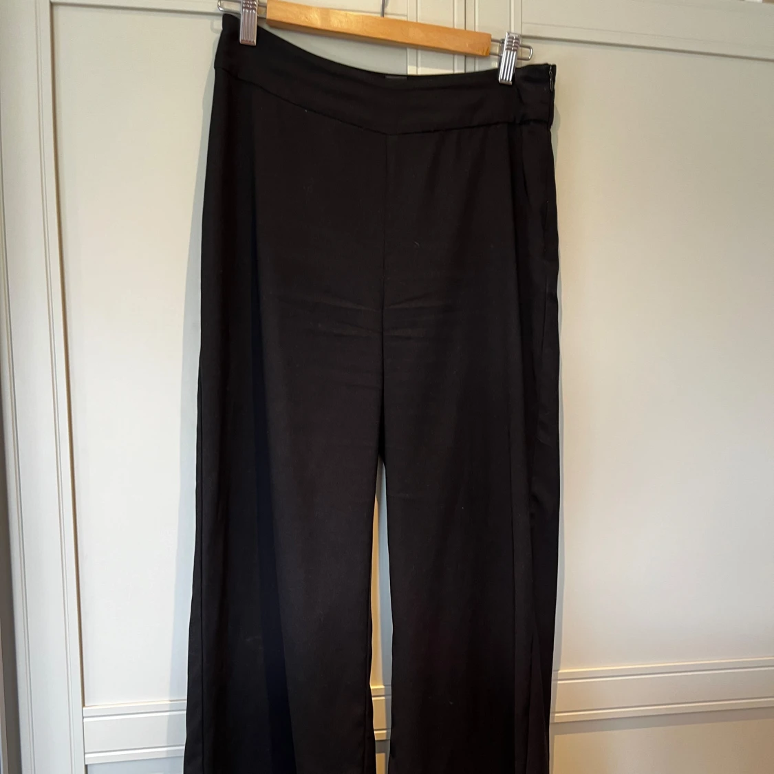 Svarta kostymbyxor 