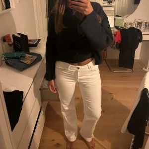 Vita jeans - Strl 31/32 men upplevs mindre då de ej har stretch 