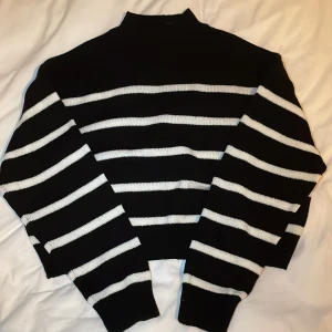 Hm tröja  - Stickad tröja ifrån hm i bra skick !!