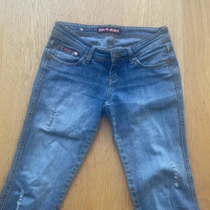 super snygga jeans - Super snygga Lågmidjade jeans. Köpte de här på Plick men de var för korta💞