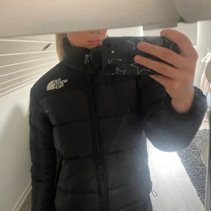 The North face jacak - Jacka från the north face som tyvärr inte kommer till användning Storlek M men ganska liten i storleken 