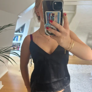 Satinlinne - Medium dock insydd så den passar xs/s💗