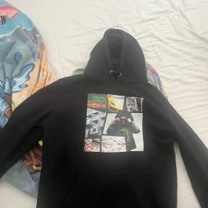 Welcom to sweden hoodie storlek M - Bra skick knappt använd. Byten funkar också pris går även att diskuteras.