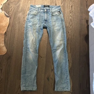 Replay jeans  - Tjenare! Säljer nu mina schyssta blåa Replay jeans av modellen rocco, i storleken 30/30😁 Hör gärna av dig om du har frågor! 