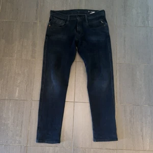 Replay jeans  - // Replay anbass | Storlek W33 / L30 | Kontakta för fler frågor eller funderingar // Deluxe Closet 
