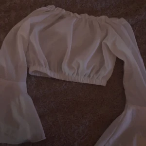 Magtröja  - Jätte söt magtröja väldigt kort aldrig använt 