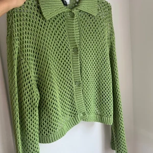 Grön ihålig kofta  - Bra skick knappt använd fin kofta