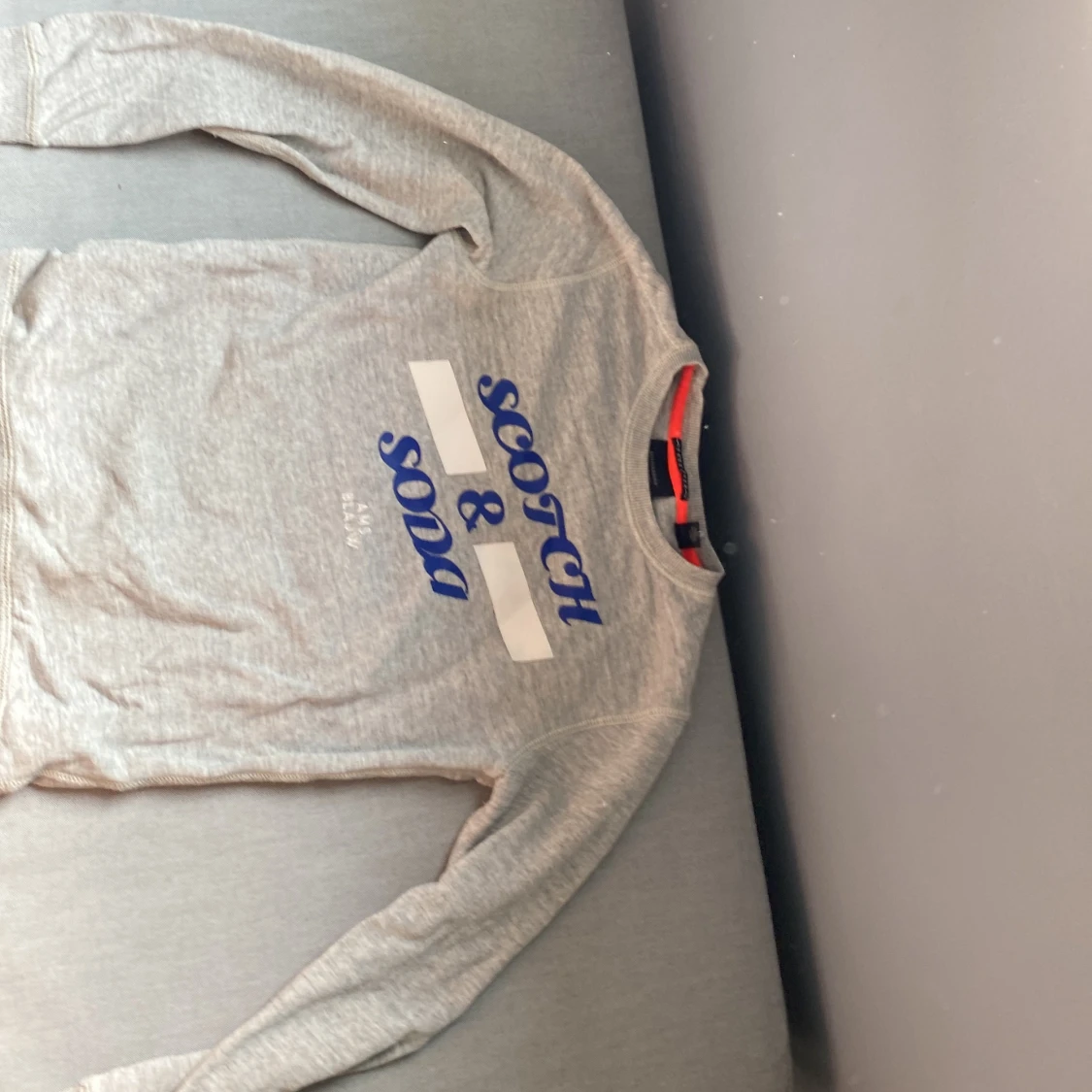 Grå tröja från Scotch & Soda