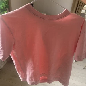 Rosa tröja  - Jätte skön rosa tröja säljer den för jag tycker inte att den passar på mig💗