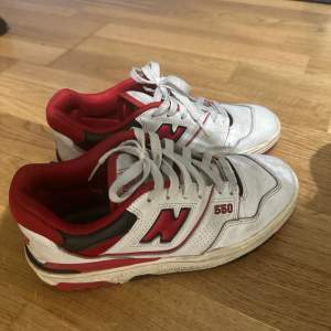 Röda new balance 550. Storlek 37.