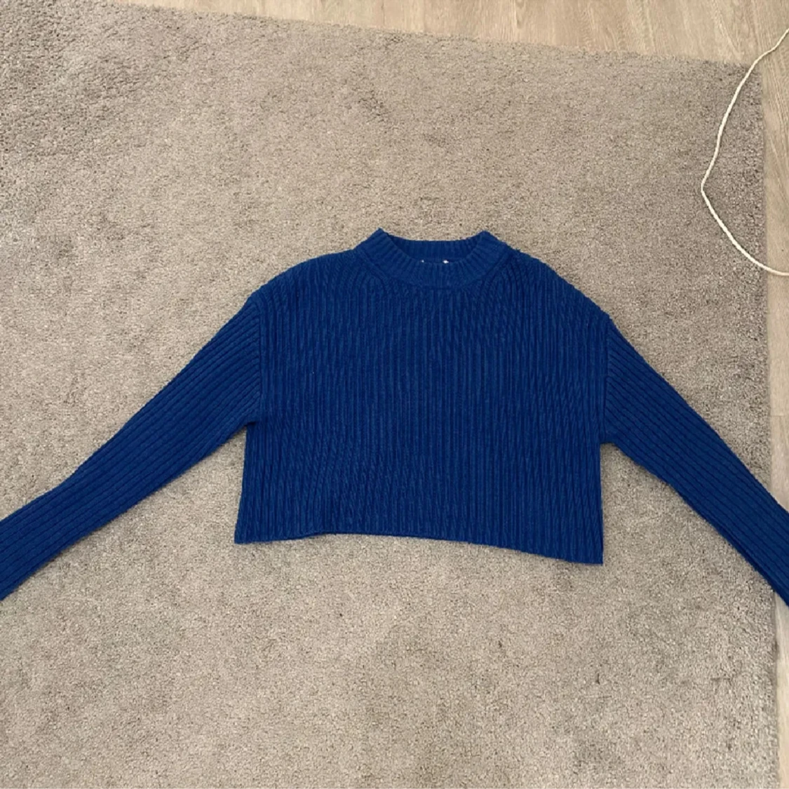 Blå ribbad stickad tröja - 90