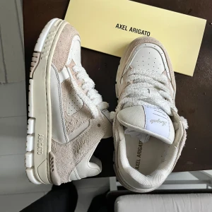 Axel Arigato - 10/10 skick använda bara en gång storlek 38