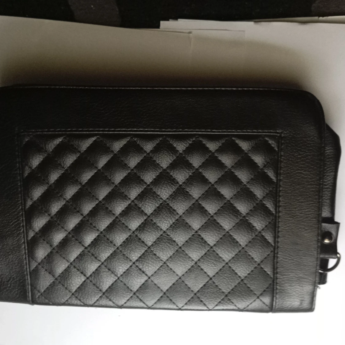 Svart quiltad handväska med kedjedetalj - 90
