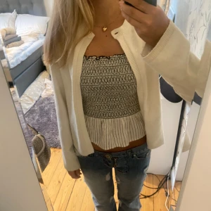 Topp/bandeau topp - Bandeautopp från zara som förut hade axelband men som jag klippte bort!🥰 Såå snygg sommartopp men används även mycket under höst och vinter. 