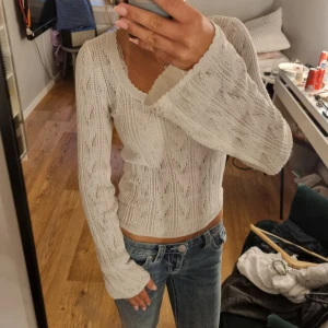 Stickad topp - Jättefin stickad topp från lindex i braa skick. Använt några gånger men för mesta legat i garderoben, tror den kostade 500 kr när jag köpte den