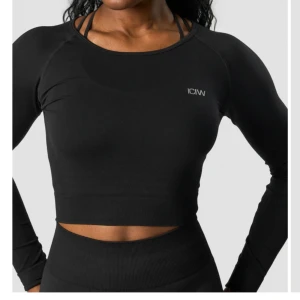 Tränings topp - Define seamless crop top. Använd fåtal gånger, skriv för fler bilder. Nypris 399kr