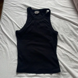 Linne - Säljer detta ribbade linne från ginatricot!💕Använt många gånger men har inga defekter! 