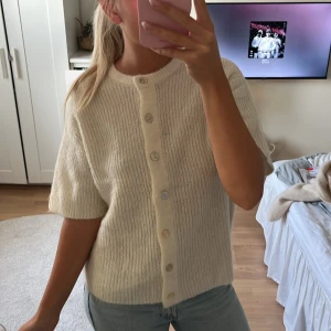 Stickad kofta - Stickad kofta från Gina! 🥰 