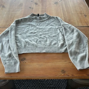 Croppad lång tröja - M, croppad stickad lång tröja