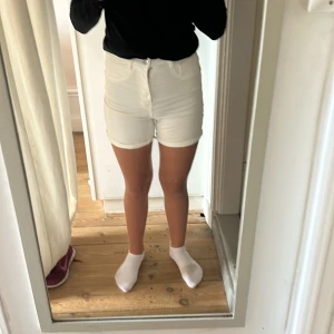  Vita shorts -  Vita shorts bra skick högmidjade