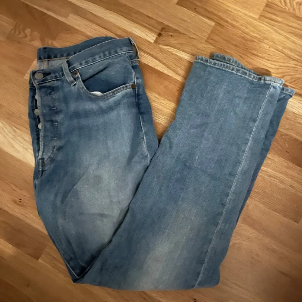 Fräscha Levis 501 jeans 30/32. Jeans & Byxor.