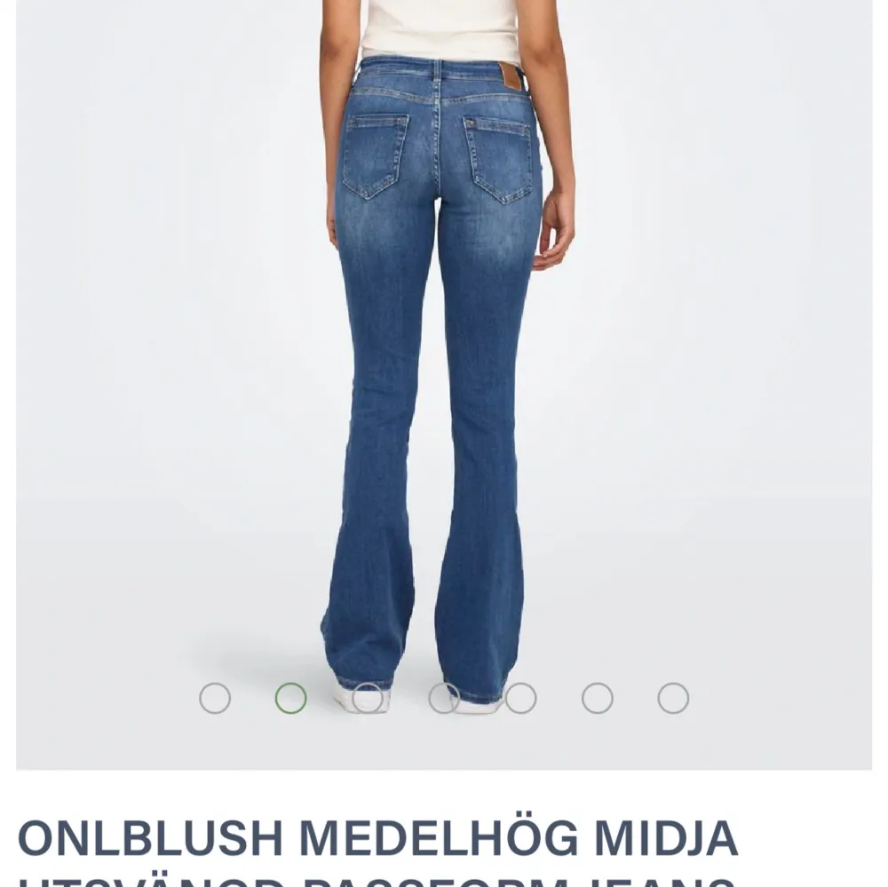 Snygga jeans som inte är använda många gånger. Är 165💕. Jeans & Byxor.