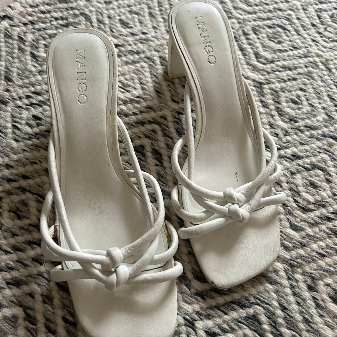 Vita klackskor  - 90