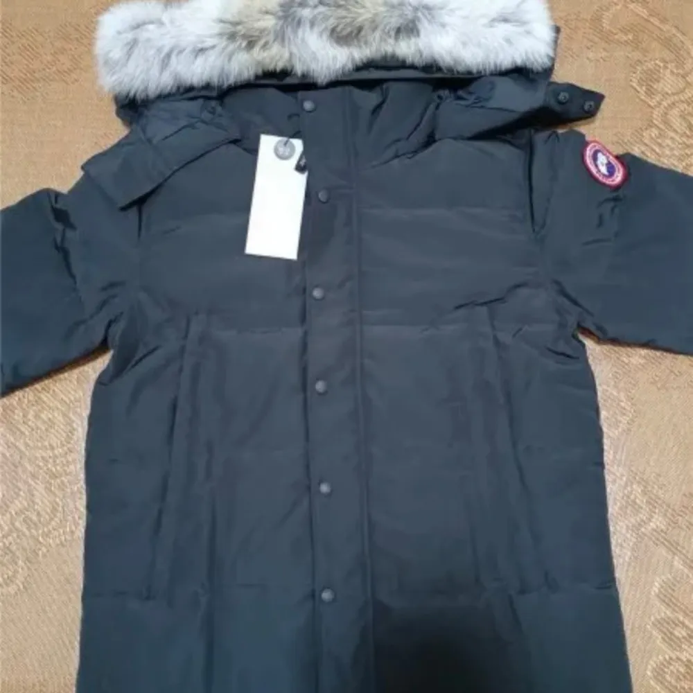 Svart  Canada goose Wyndham  Oanvänt med dustbag  Kan mötas eller fraktas går även bra via plick köp. Jackor.