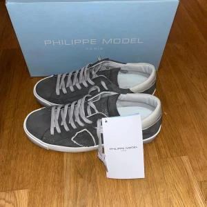 Philippe modell - Säljer nu dessa riktigt feta Philippe modell som är i grymt skick, allt og finns kvar! vet ej Priset så ge gärna prisförslag 👍| färg:grå 