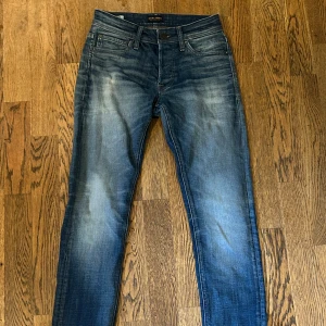 Jack n Jones jeans slim fit  - Fina Jack n Jones jeans i bra skick. Hör av er vid frågor.